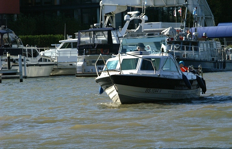 Mit 15 Boots-Pferdestärken auf dem Kanal Style Hannover Bootsverleih Nieke - Mit 15 Boots-Pferdestärken auf dem Kanal