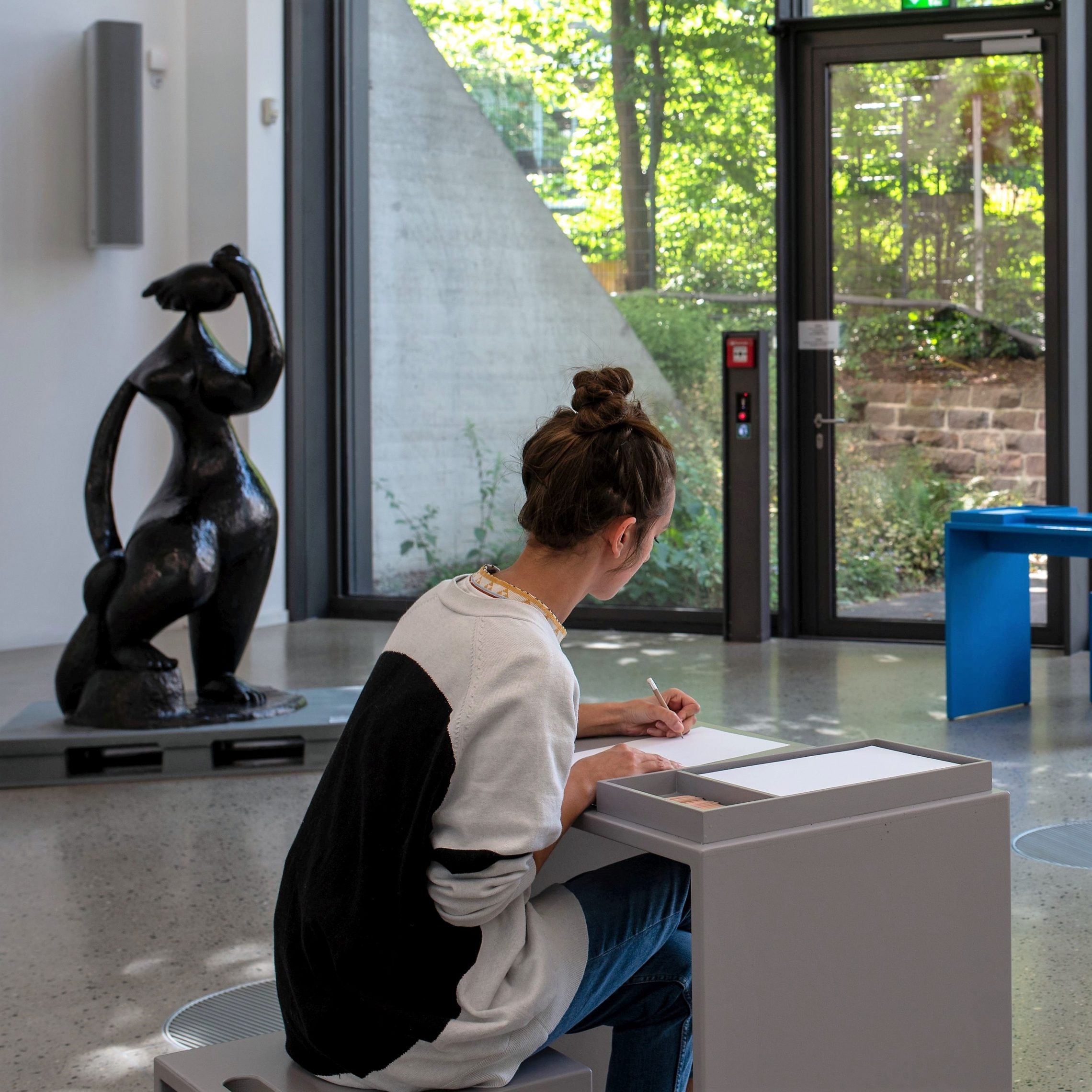 style hannvover sprengelmuseum SKULPTUREN Sehen Zeichnen Entdecken scaled - Stadtteil-test