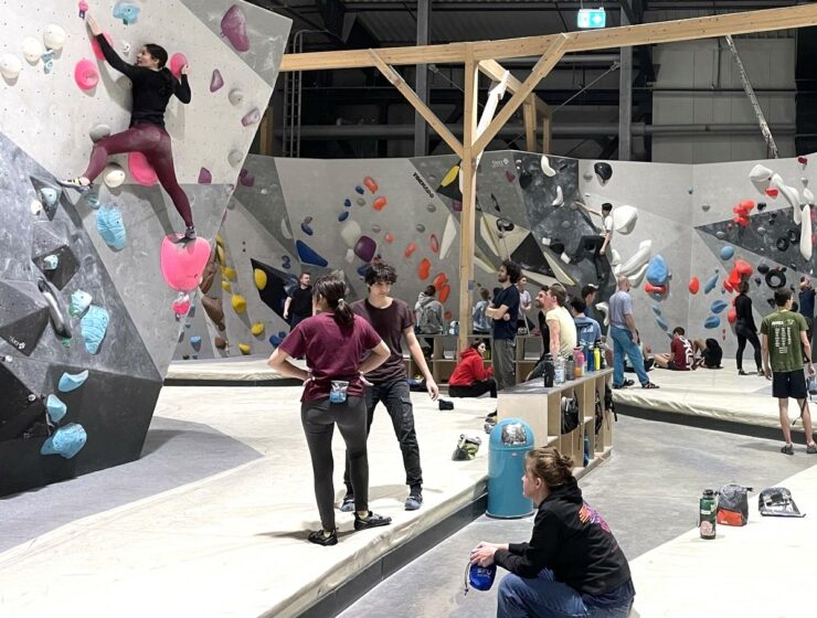 style hannover boulder halle beta 8 740x560 - Bouldern in Hannover: Kletterspaß ohne Seil und Gurt