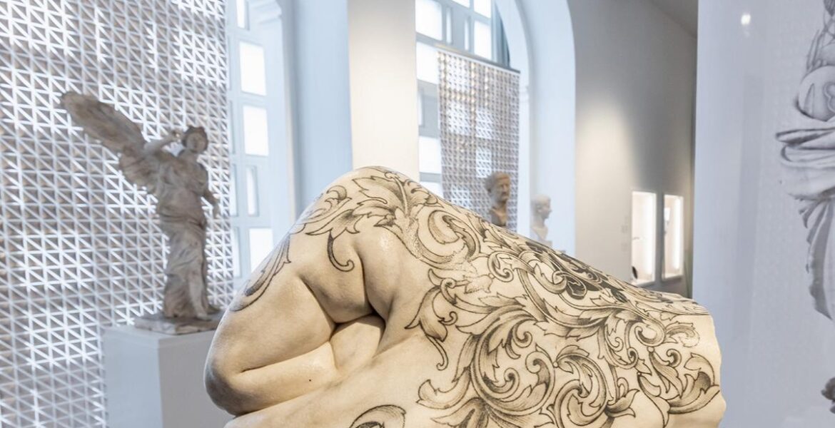 Abb. 14 Tattoo Faust von Fabio Viale Blick in die Ausstellung Foto Detlef Juerges title 1170x600 - Home - Style 5